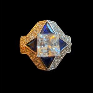 Elegant Silver and Blue Geometric Ring